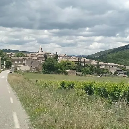호텔 Belle Maison En Pierre Dans Village Medieval Du Xie Siecle Pour 10 Pers 6 Adultes 4 Enfants 3*