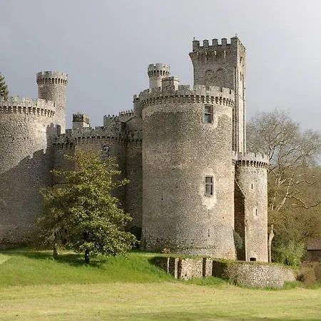 Belle Maison En Pierre Dans Village Medieval Du Xie Siecle Pour 10 Pers 6 Adultes 4 Enfants 3*