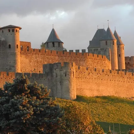 Belle Maison En Pierre Dans Village Medieval Du Xie Siecle Pour 10 Pers 6 Adultes 4 Enfants 호텔 Frigoulet
