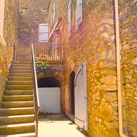 Belle Maison En Pierre Dans Village Medieval Du Xie Siecle Pour 10 Pers 6 Adultes 4 Enfants 3* Frigoulet