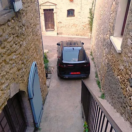 호텔 Belle Maison En Pierre Dans Village Medieval Du Xie Siecle Pour 10 Pers 6 Adultes 4 Enfants