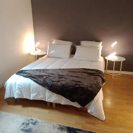 Belle Maison En Pierre Dans Village Medieval Du Xie Siecle Pour 10 Pers 6 Adultes 4 Enfants 3* Frigoulet