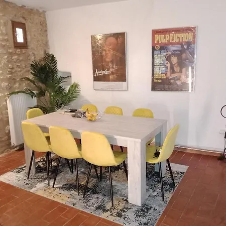 호텔 Belle Maison En Pierre Dans Village Medieval Du Xie Siecle Pour 10 Pers 6 Adultes 4 Enfants