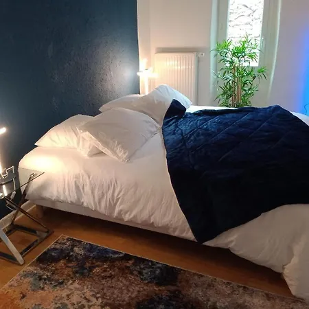 Belle Maison En Pierre Dans Village Medieval Du Xie Siecle Pour 10 Pers 6 Adultes 4 Enfants 3*