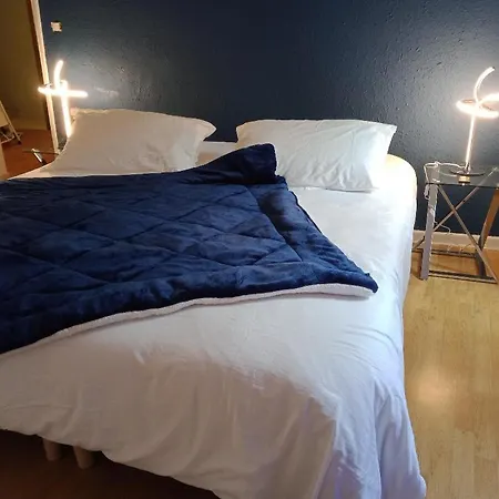 호텔 Belle Maison En Pierre Dans Village Medieval Du Xie Siecle Pour 10 Pers 6 Adultes 4 Enfants