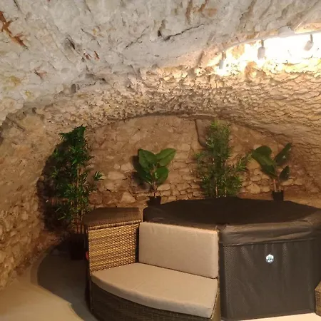 호텔 Belle Maison En Pierre Dans Village Medieval Du Xie Siecle Pour 10 Pers 6 Adultes 4 Enfants